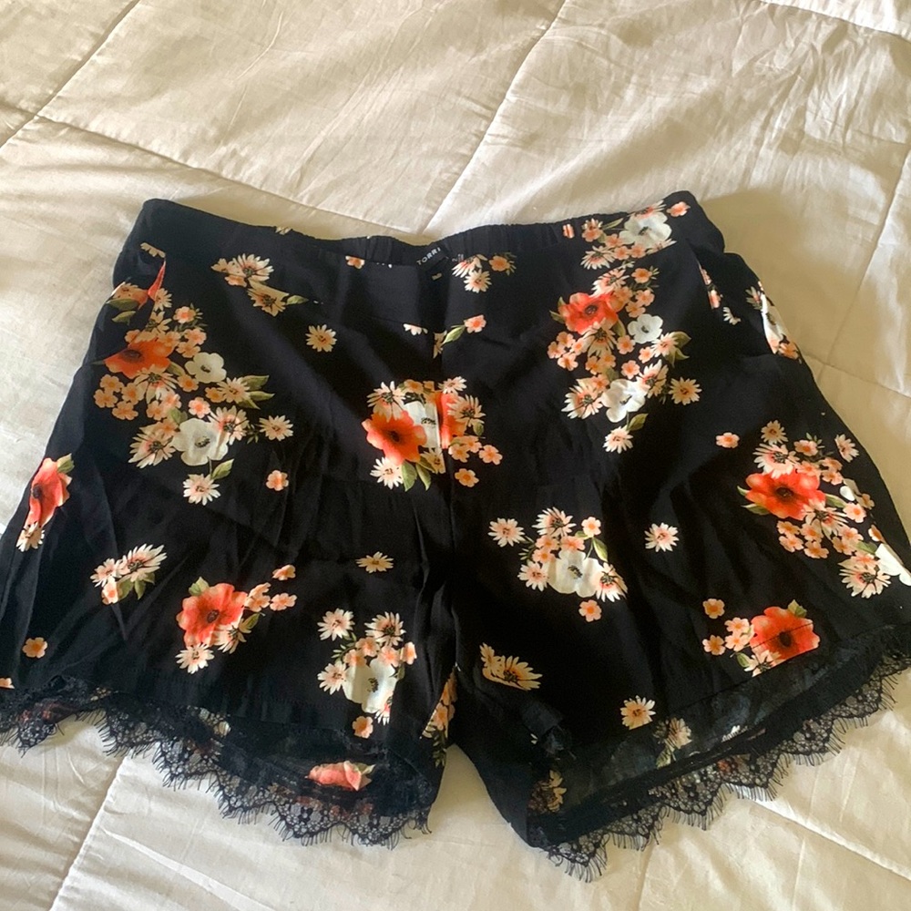 Torrid Floral Shorts with pockets and lace trim along leg. Size 2